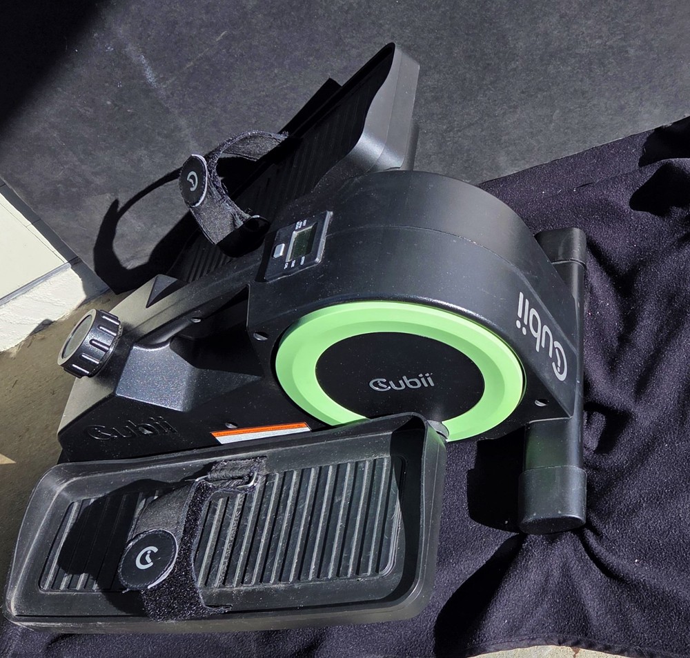 Cubii JR2 Floor Elliptical - Black