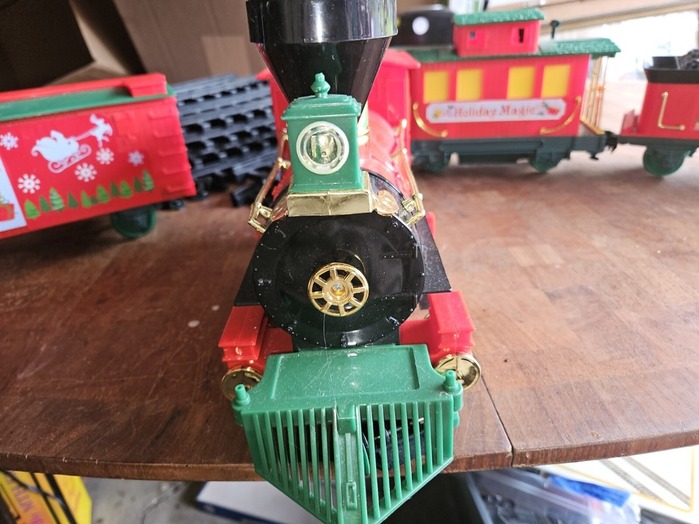 DISNEY G SCALE CHRISTMAS TRAIN - Untested