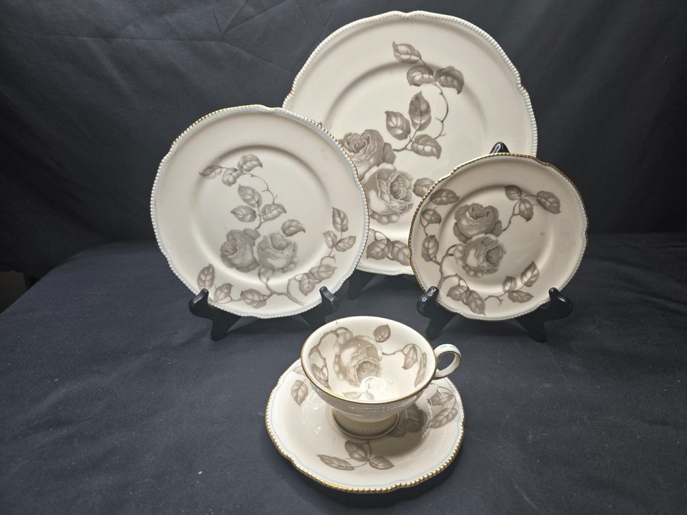 Castleton  Gloria 5 Piece Place Setting