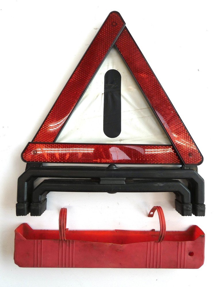 BMW E36 warning triangle folding