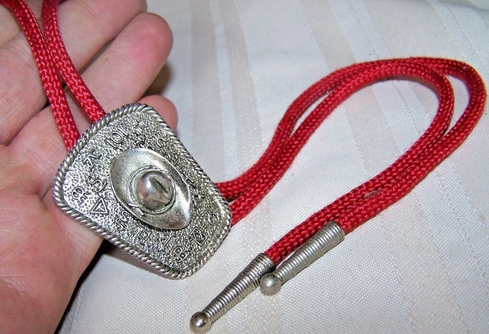 SOUTHWEST 3 DIMENSIONAL COWBOY HAT SCROLL DESIGN BOLO TIE