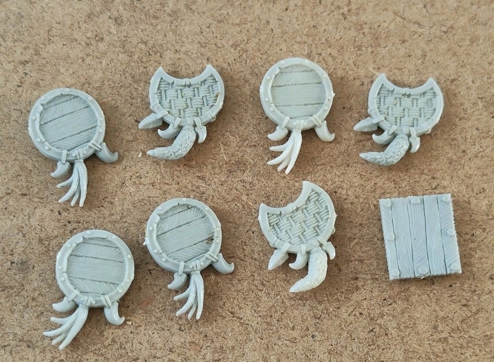 Warhammer Fantasy Battles - Orcs & Goblins - Goblin Shield Bits (2000)