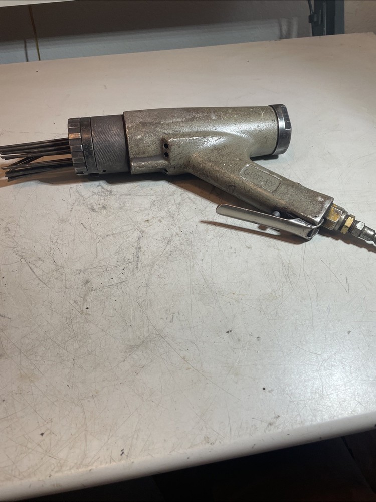 Pistol Grip Pneumatic Chiseler