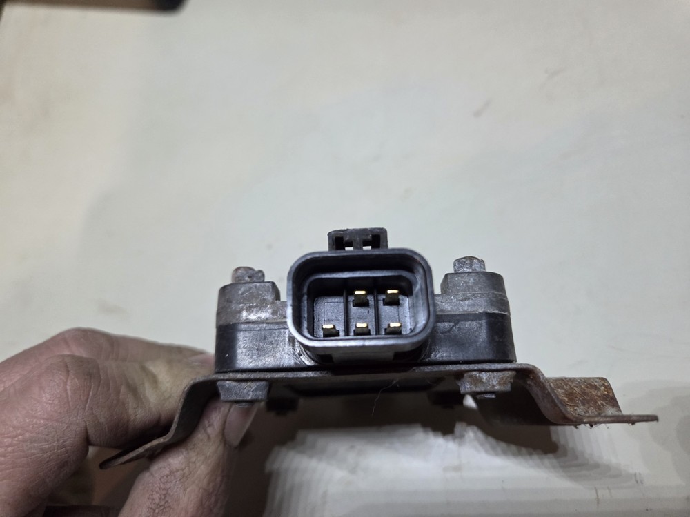 22020 85m00 Nissan Ca18 Igniter Module