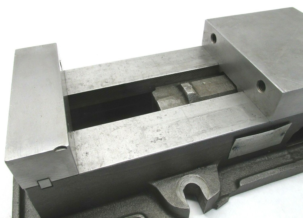 KURT ANGLOCK 6" MILLING MACHINE VISE - #D60