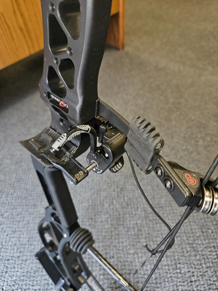 Bowtech reckoning 38 lightly used