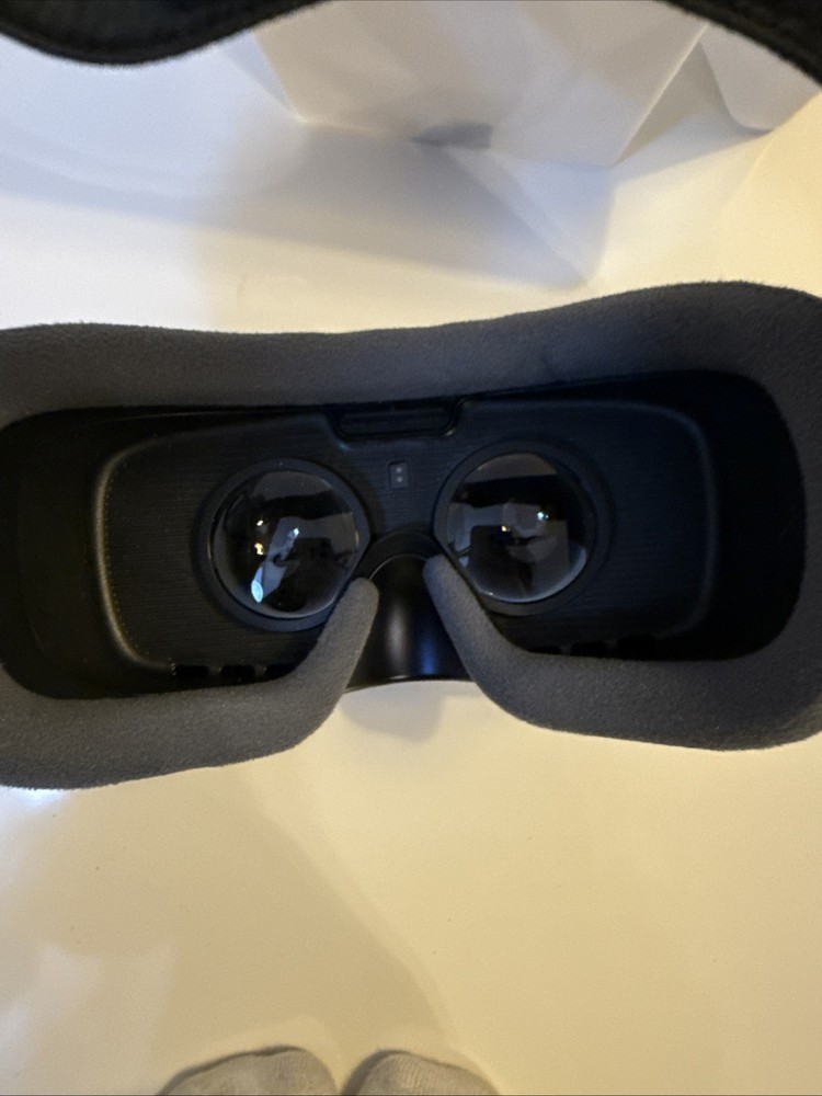 : Samsung Gear VR Headset Powered by Oculus (Original Box)