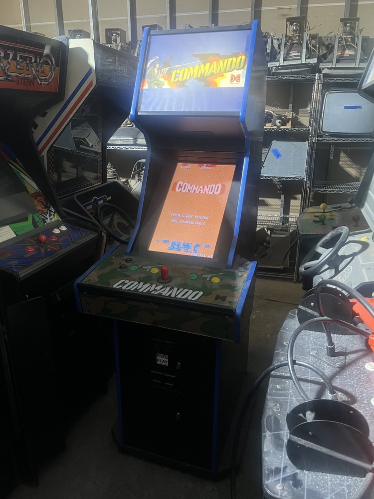COMMANDO ARCADE MACHINE by CAPCOM 1985 (EXCELLENT CONDITION)