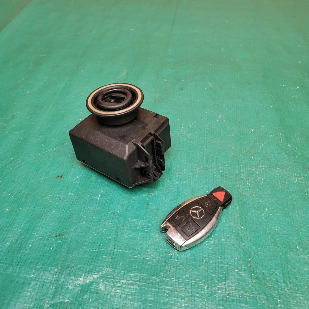 2010-2016 Mercedes W212 E250 E350 E400 Engine Ignition Control Module W/ Key OEM