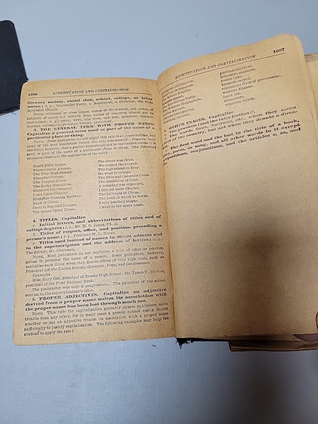 Antique 1929English- Chinese Dictionary with Illustrative Examples Book