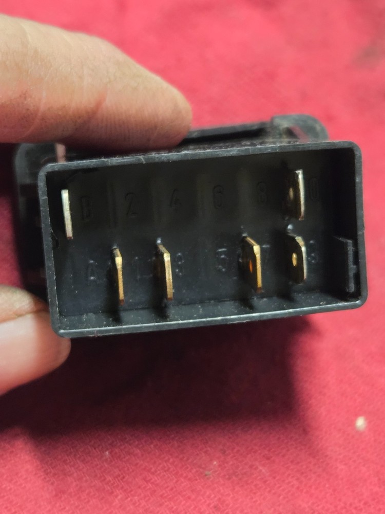 VOLVO OEM Differential Lock SWITCH, 8158235
