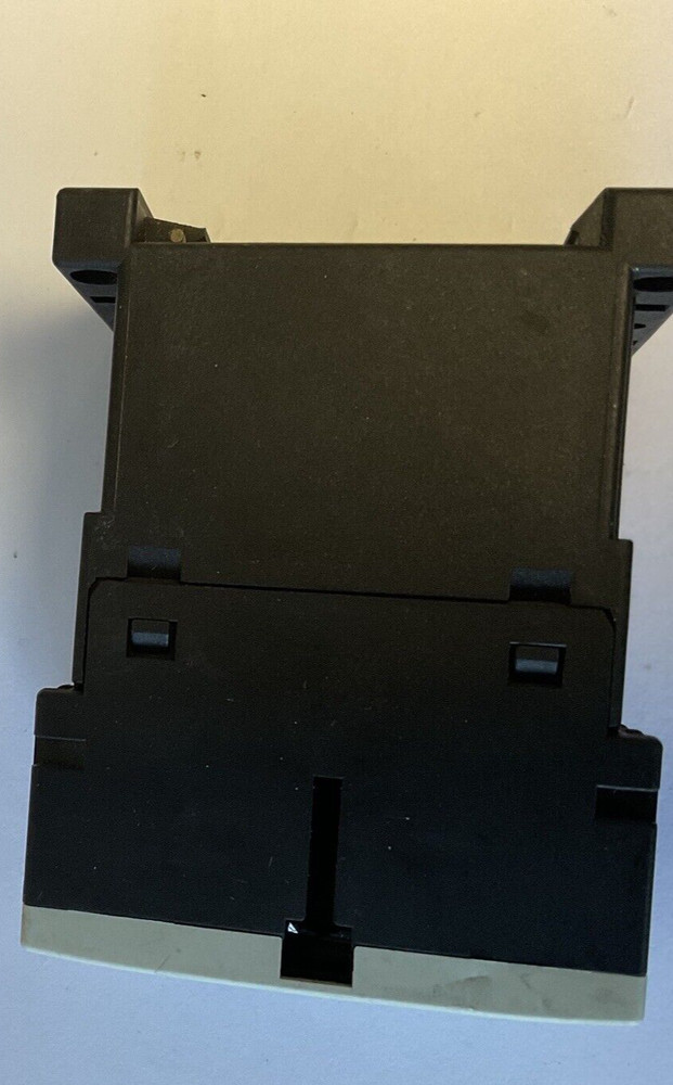 SIEMENS 3RT1015-1BB42 CONTACTOR 690V