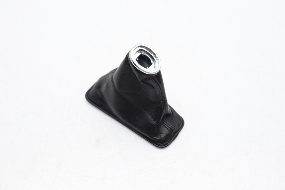 06-10 INFINITI M35 A/T SHIFT BOOT BLACK E3046