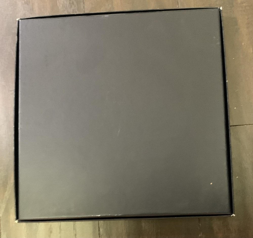 VINEYARD VINES 10x10x.75 Empty Gift Box