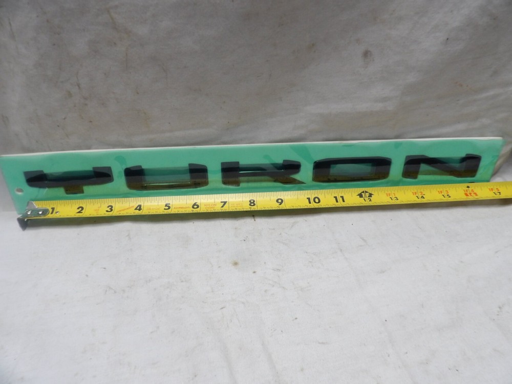 Emblem Black - Yukon