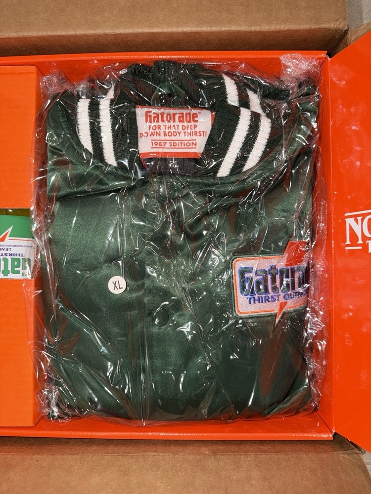 Gatorade x Stranger Things Upside Down Capsule Limited Edition SIZE LARGE 🚚💨