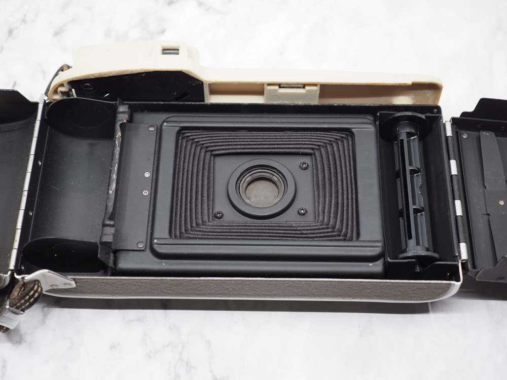 Polaroid Land Camera Model 80A Camera- Shutter - EV Working - Very Clean