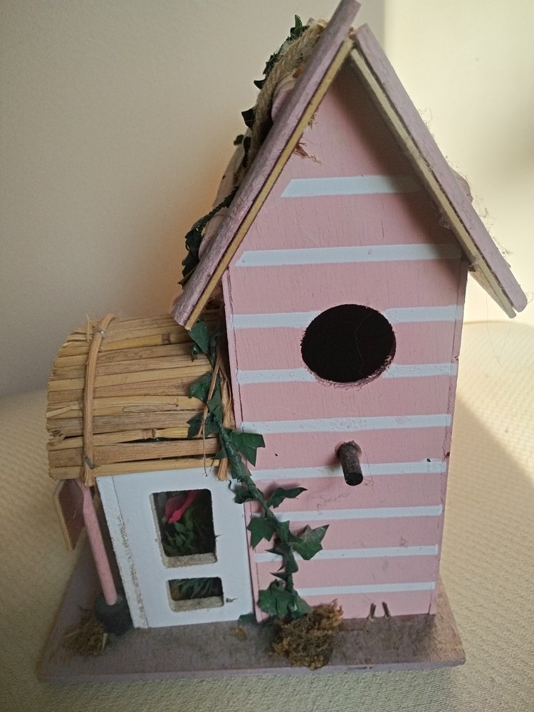 Decorative "Gardener Shed" Bridhouse
