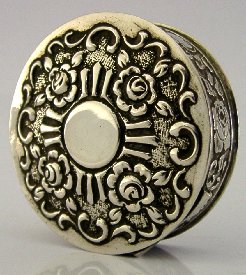 BEAUTIFUL SOLID SILVER ROSES PILL BOX c1950 26g