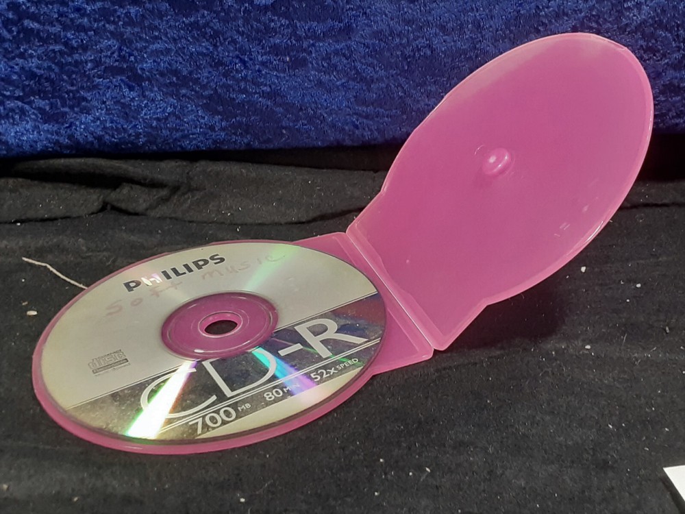 10 New Magenta Clamshell C Shell CD Cases