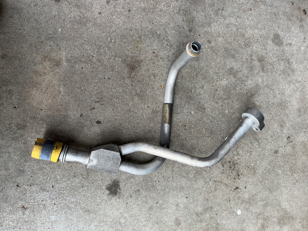 Volvo VNL A/C split pipe