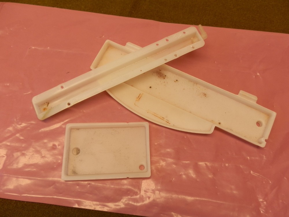 Waters 1525 Binary HPLC Pump Sample Bottle Hilder And Trays