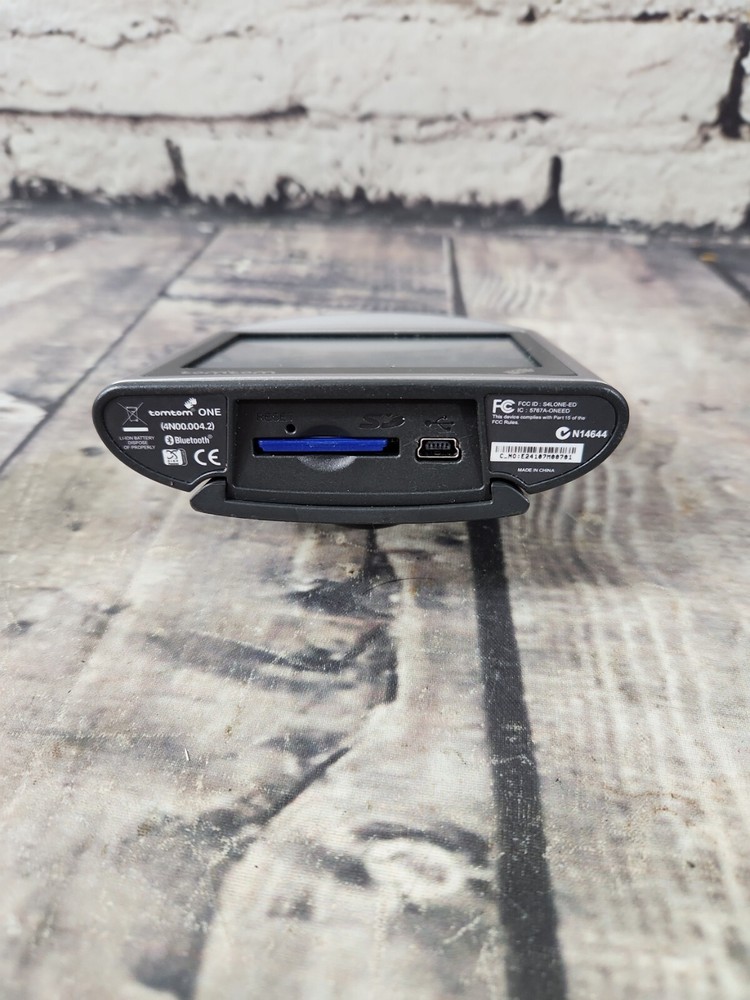 TomTom One 4N00.004.2 Silver Portable LCD Display Bluetooth GPS Navigator System