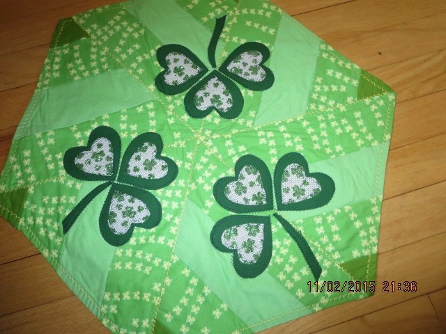 MACHINE QUILTED OCTAGONAL SHAMROCK TABLE TOPPER-GOLD DECORATIVE STITCHING#SP 2-1