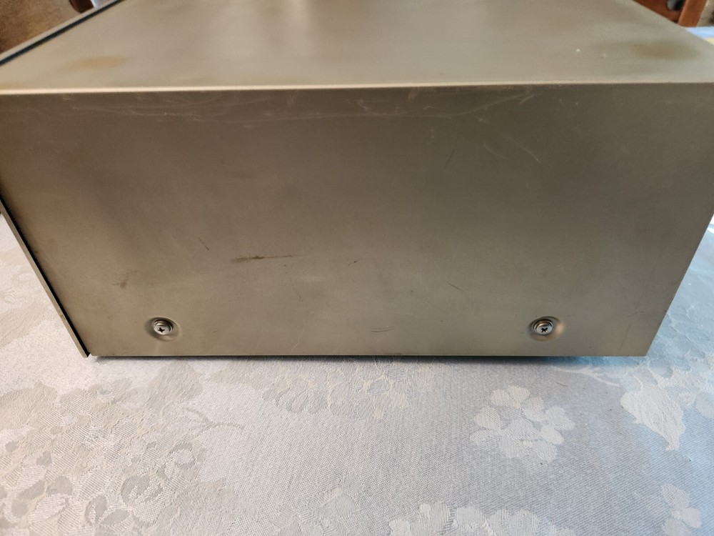JVC SEA-R7 Graphic Equalizer Powers On