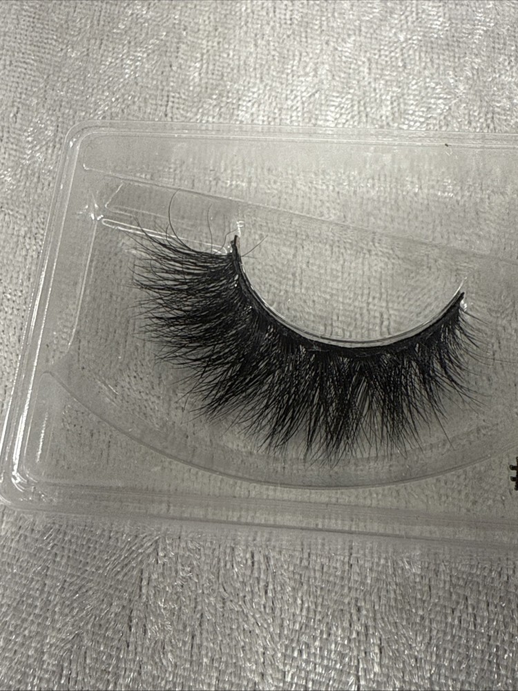 false eyelashes #42A