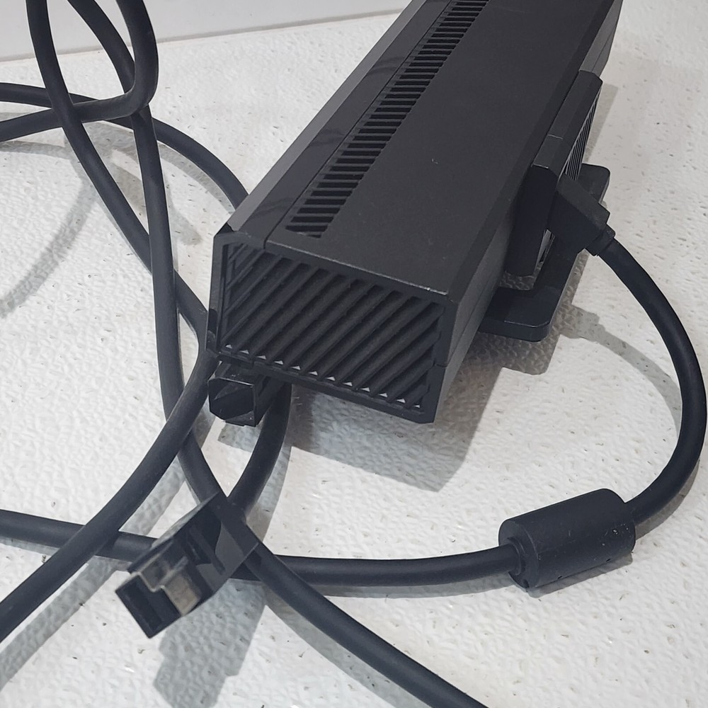 Microsoft Xbox One Kinect Sensor Camera - Black OEM Model 1520 + MOUNT And Cover