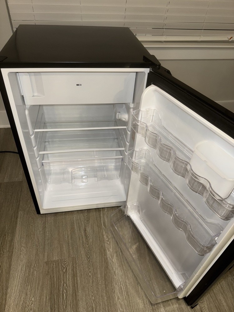 Magic Chef 4.2 Cu. Ft. Mini Fridge – Gray – Excellent Condition