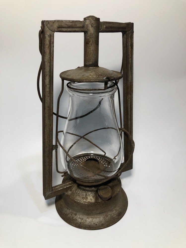 Antique Dietz Victor Lantern With Globe