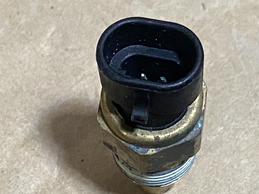 Mopar 33004281 Engine Coolant Temperature Sensor -- NOS OEM