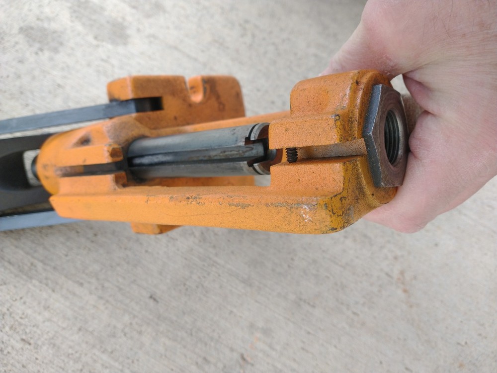 LYMAN ORANGE CRUSHER RELOADING PRESS CAST IRON SINGLE STAGE