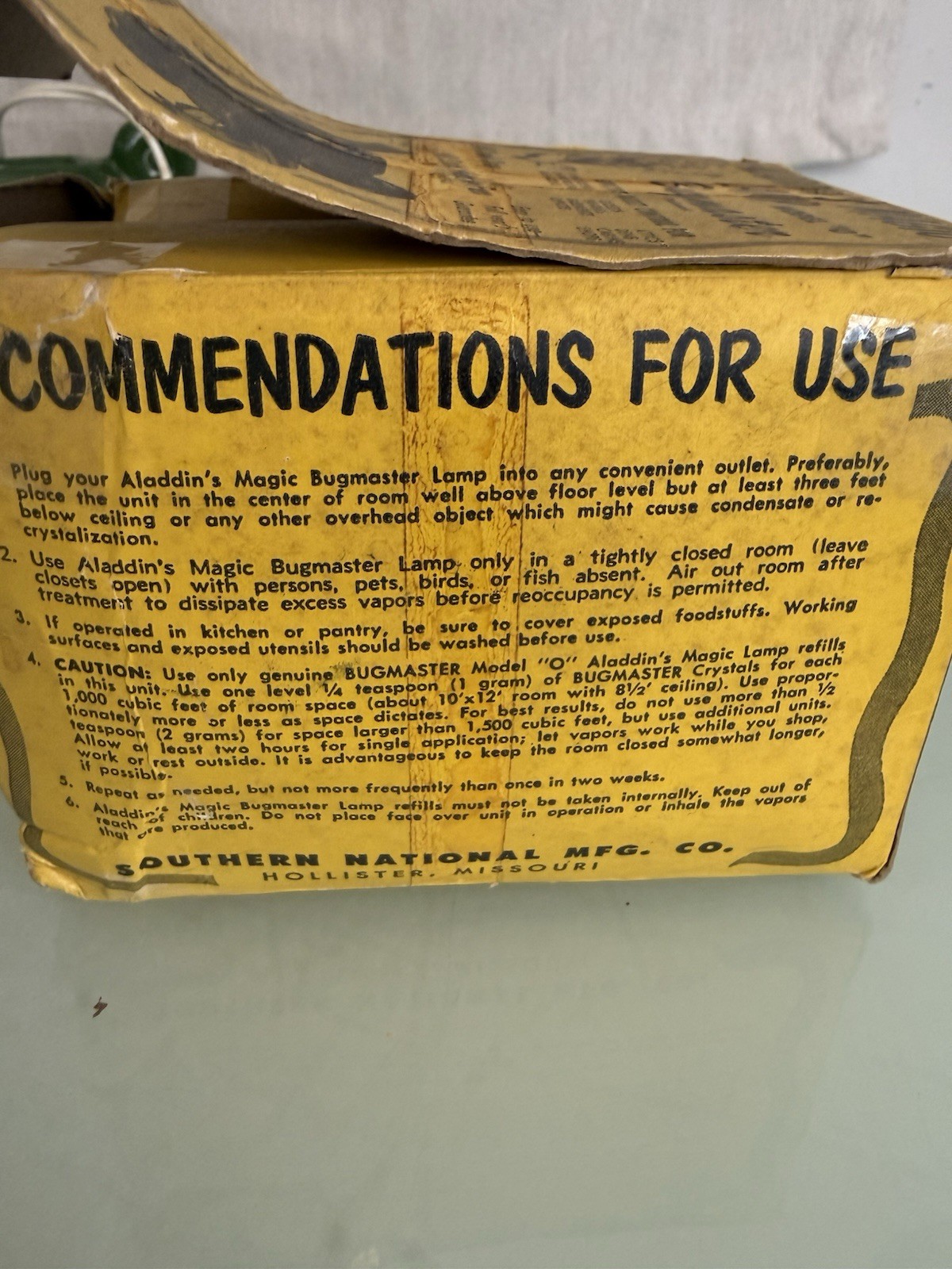 Vintage Aladdin's Magic Lamp Bugmaster Electric Ceramic Insect Control in Box