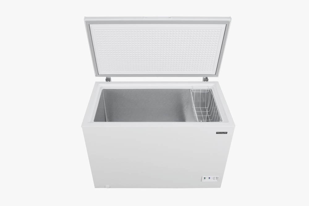 10.3 Cu. Ft. Chest Freezer Garage Ready EFRF1005 White