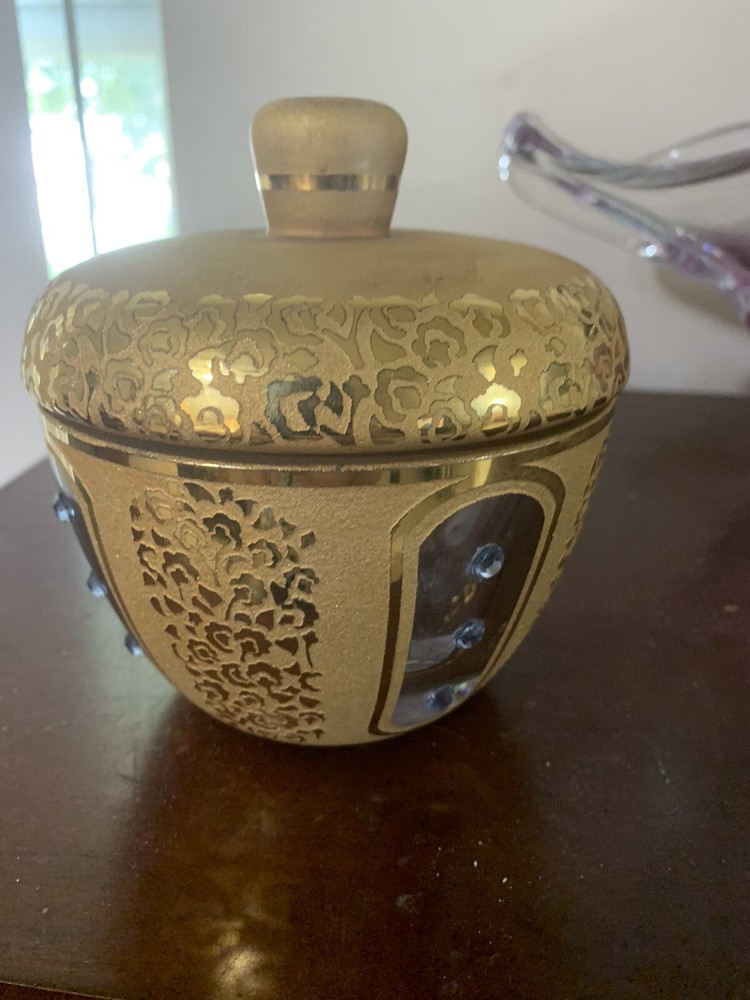 turkisk goldini vase eith lid