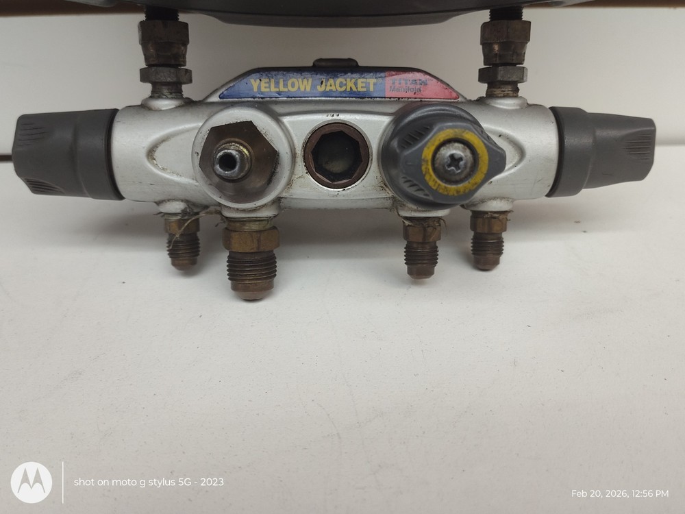 YELLOW JACKET 40815 REFRIGERATION SYSTEM ANALYZER ..MISSING LEFT KNOB!!!