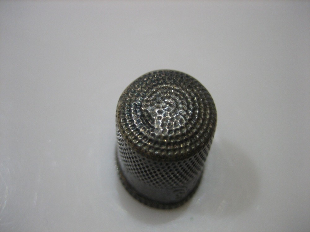 Antique Engraved STERLING SILVER THIMBLE Size 10 Star Hallmark