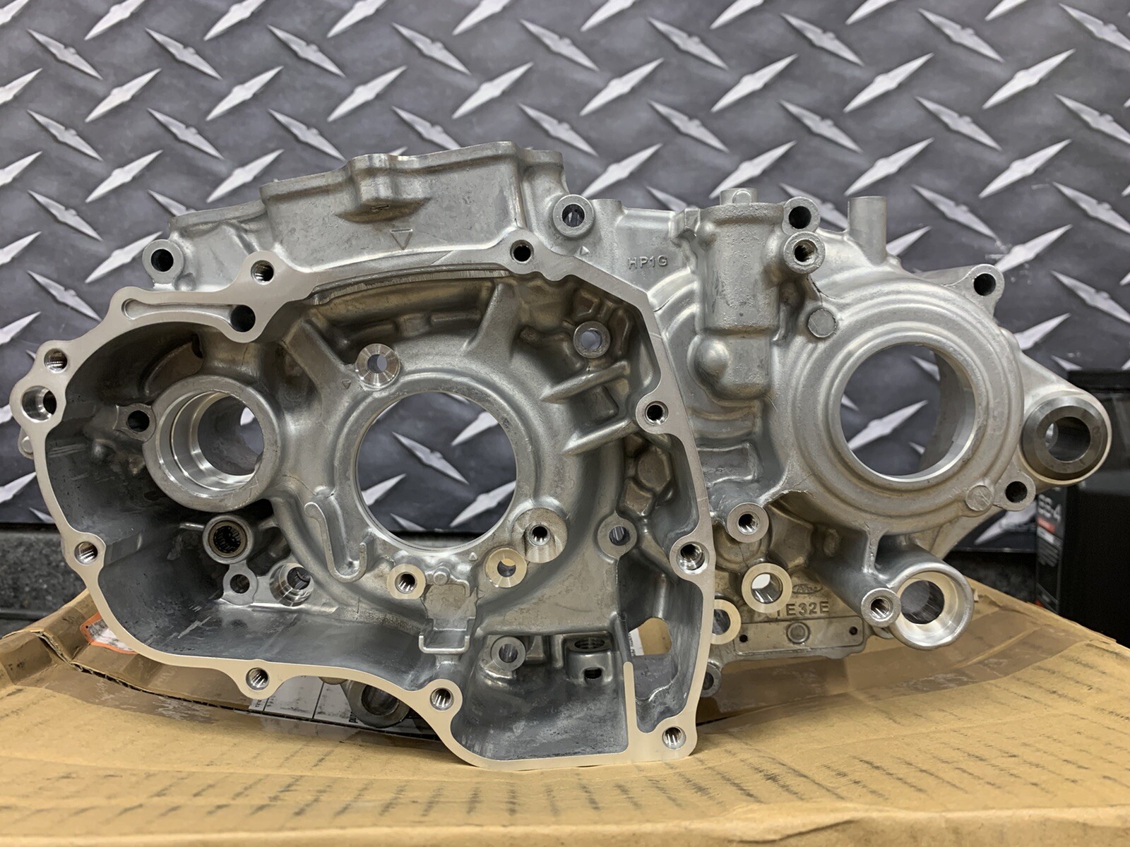 11200-HP1-600 NEW OEM HONDA LEFT ENGINE CRANKCASE 06-14 TRX450R TRX450ER