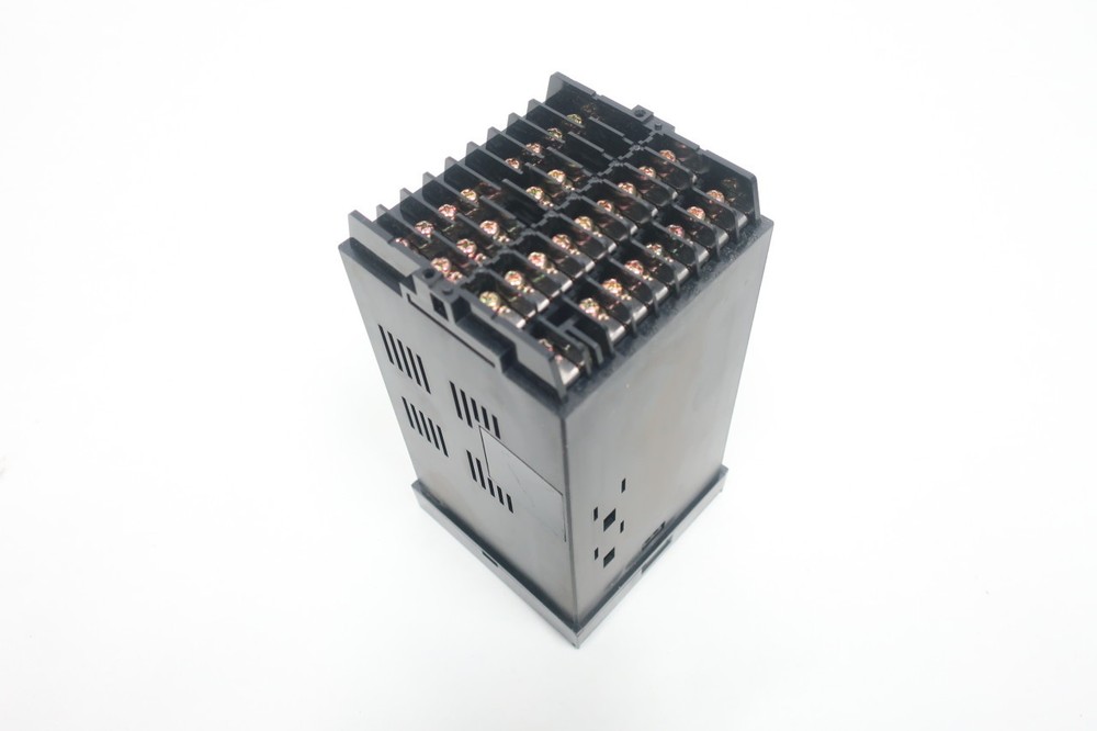 Yamatake DCP2160DK09E00300 Temperature Controller