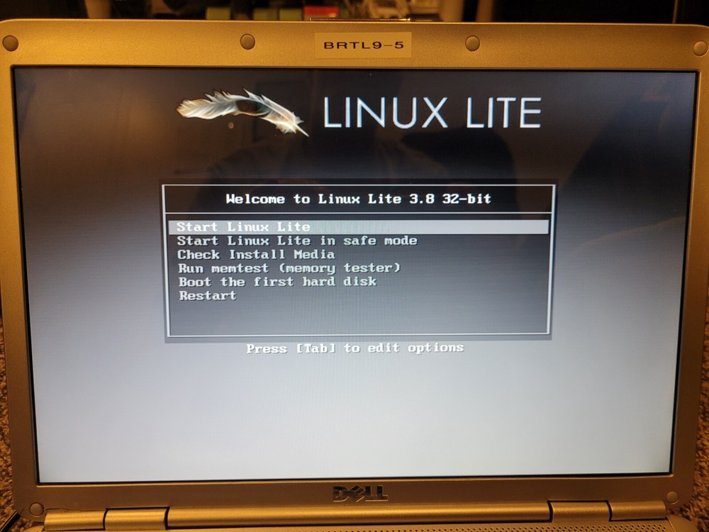Linux Lite 3.8 x32 Bootable Linux on 4G USB Stick!