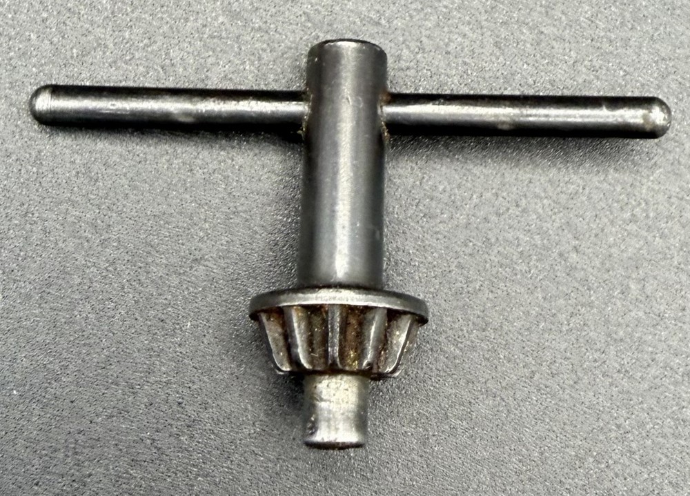 5 Jacobs chucks keys.