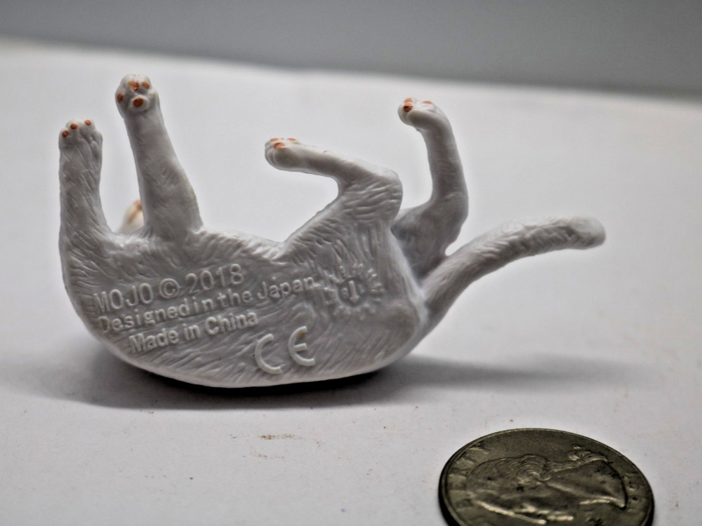 MOJO white cat lying down 2018 pvs figure