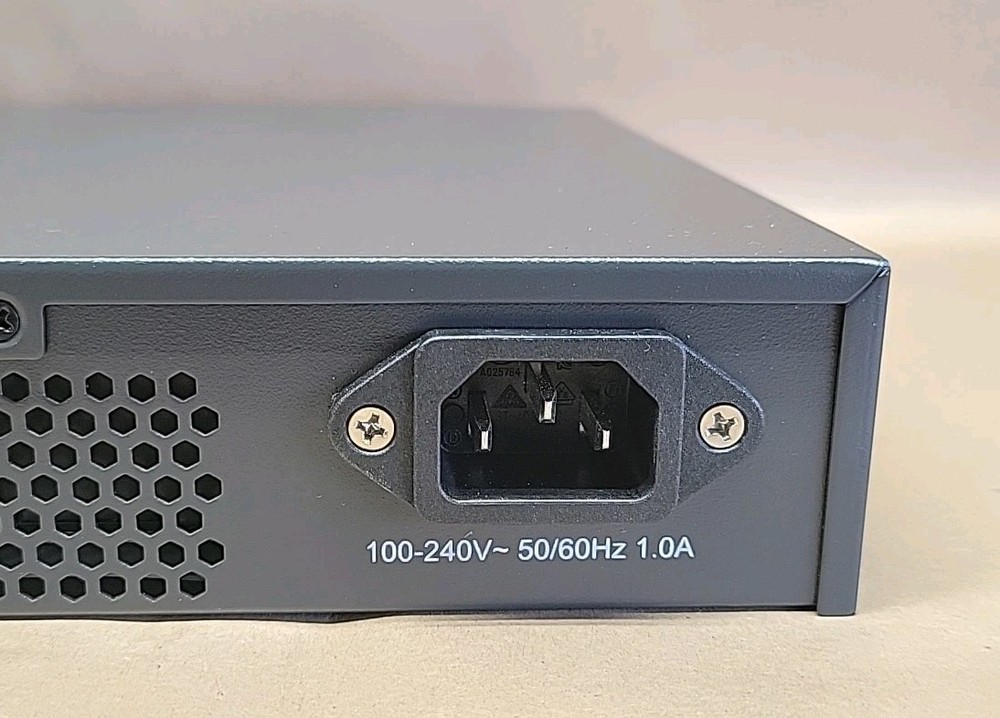 TP-LINK Technologies TP-Link (TL-SG1048) 48-Ports Rack-Mountable Ethernet Switch
