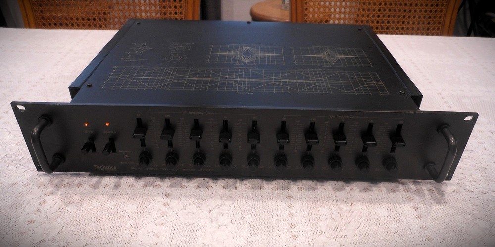 VERY NICE TECHNICS SH-9010 (E) PROFESSIONAL AUDIO EQUALIZER, WORKS BEAUTIFULLY!