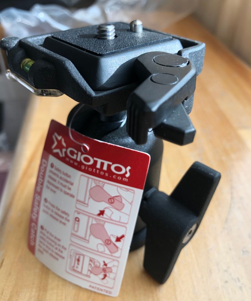 Giottos MH7002 Ballhead with MH630 Quick Release Platform