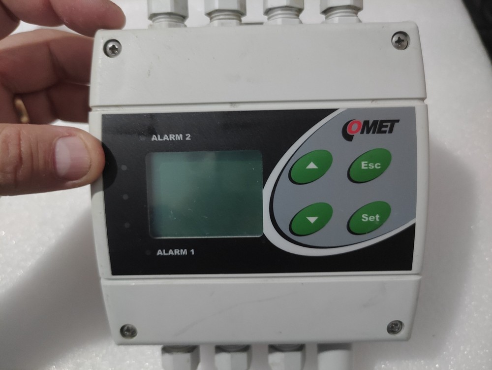 Comet H0430 temperature transmitter and controller