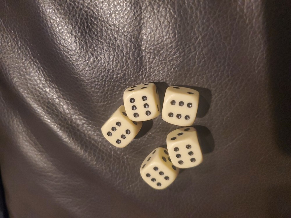 5 Bakelite Amber Dice